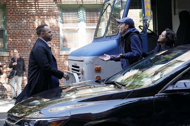 Blue Bloods - Season 10 - Higher Standards - Kuvat elokuvasta - Donnie Wahlberg, Marisa Ramirez