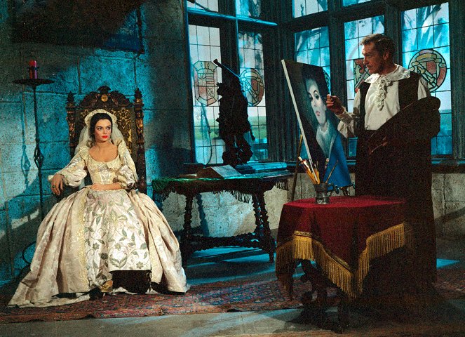 The Pit and the Pendulum - Photos - Barbara Steele, Vincent Price
