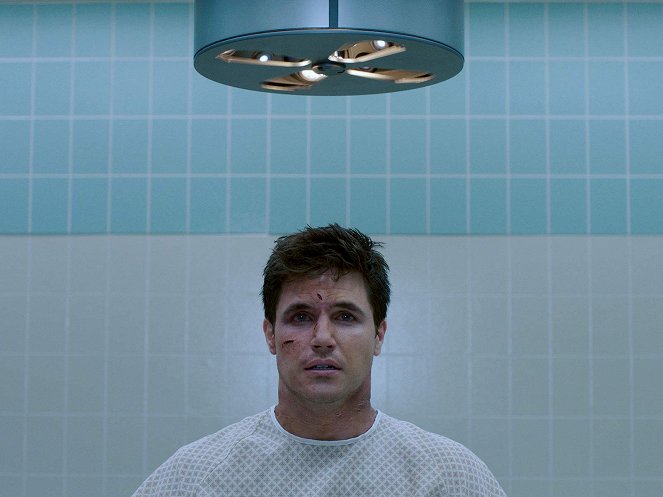 Upload - Season 1 - Welcome to Upload - Photos - Robbie Amell