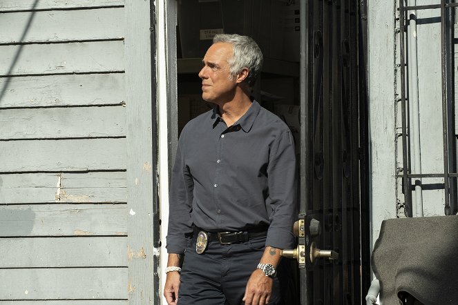 Bosch - Season 5 - Two Kinds of Truth - Photos - Titus Welliver