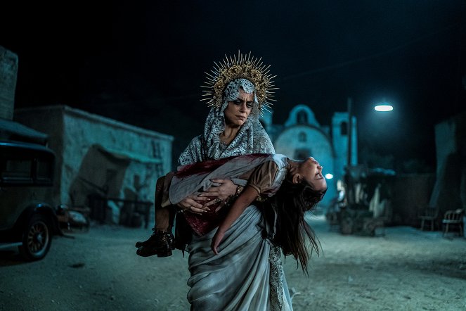 Penny Dreadful: City of Angels - Josefina and the Holy Spirit - Photos - Lorenza Izzo