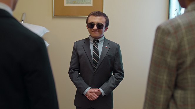 Never Have I Ever - ... started a nuclear war - Photos - Atticus Shaffer