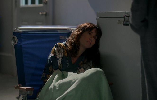 Dead to Me - Season 2 - You Can't Live Like This - Photos - Linda Cardellini