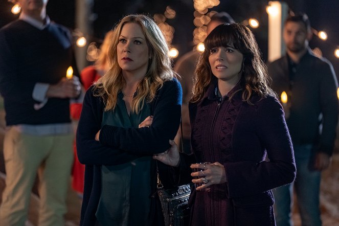 Dead to Me - If Only You Knew - Photos - Christina Applegate, Linda Cardellini