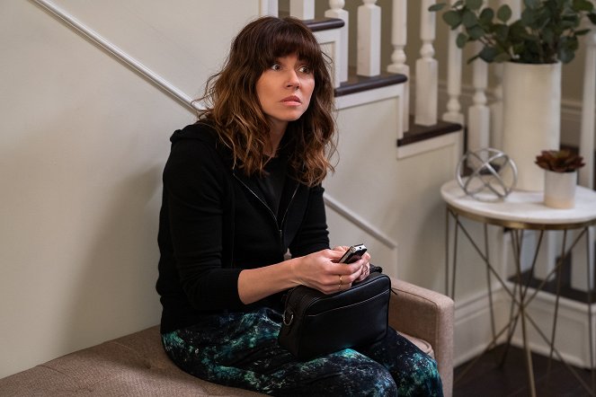 Dead to Me - Season 2 - Where Do We Go from Here - Photos - Linda Cardellini