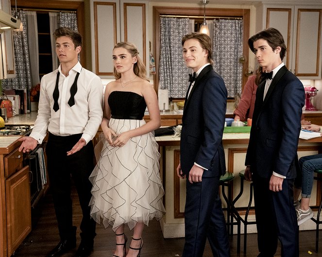 American Housewife - Season 4 - Prom - Photos - Peyton Meyer, Meg Donnelly, Logan Pepper, Daniel DiMaggio