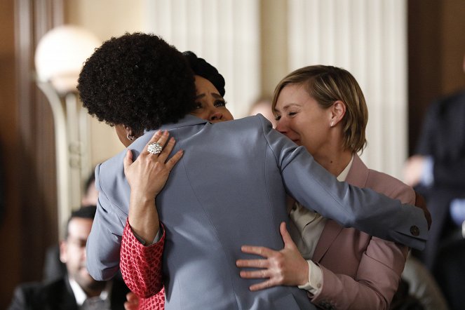 How to Get Away with Murder - Stay - Photos - Amirah Vann, Liza Weil