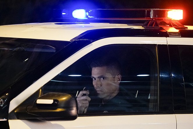 The Rookie - The Hunt - Photos - Eric Winter