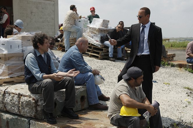Law & Order: Special Victims Unit - Solitary - Photos - Stephen Rea, Christopher Meloni