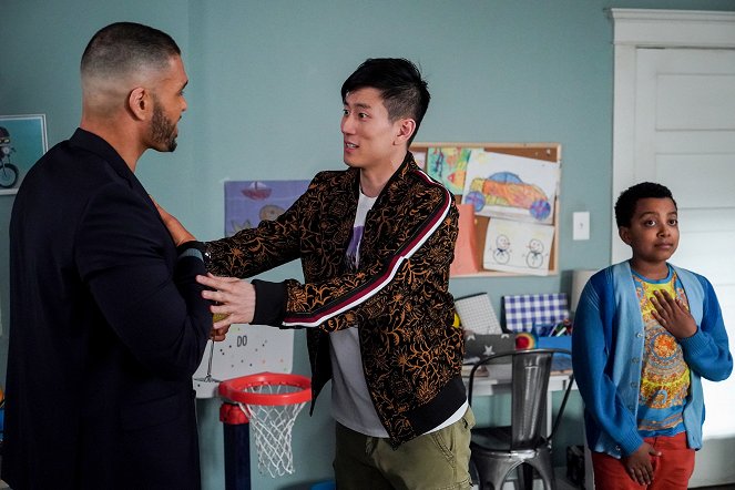 Single Parents - Season 2 - No. Wait. What? Hold on. - Photos - Jake Choi, Devin Trey Campbell