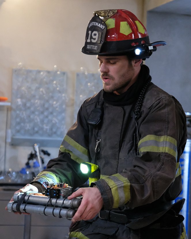 Station 19 - Season 3 - Louder Than a Bomb - Van film - Grey Damon