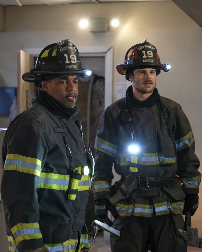 Station 19 - Season 3 - Erschütterungen - Filmfotos - Jason George, Grey Damon