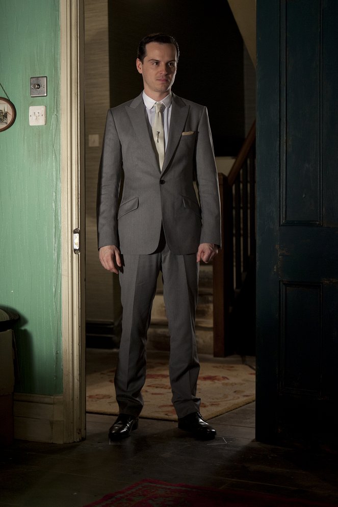 Sherlock - Season 2 - The Reichenbach Fall - Photos - Andrew Scott