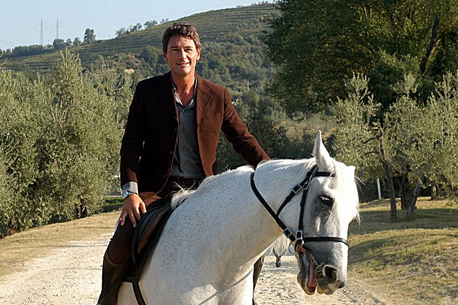 Tuscan passion - Season 1 - Episode 1 - Photos - Roberto Farnesi