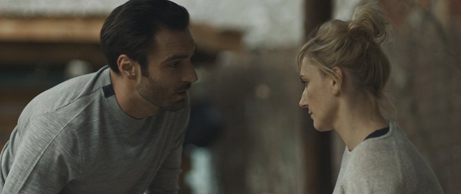 Mellékhatás - Episode 7 - De la película - Bálint Adorjáni, Alexandra Borbély