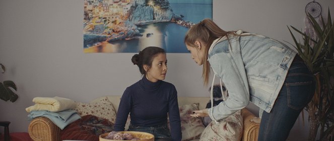 Mellékhatás - Episode 8 - Film - Ágnes Barta, Dóra Sztarenki