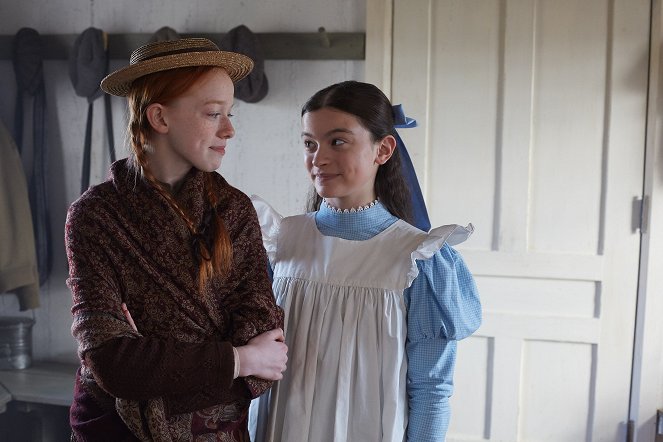 Anne with an E - But What Is So Headstrong as Youth? - Photos - Amybeth McNulty, Dalila Bela