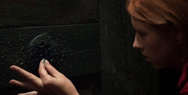A mélyből - Filmfotók - Hermione Corfield