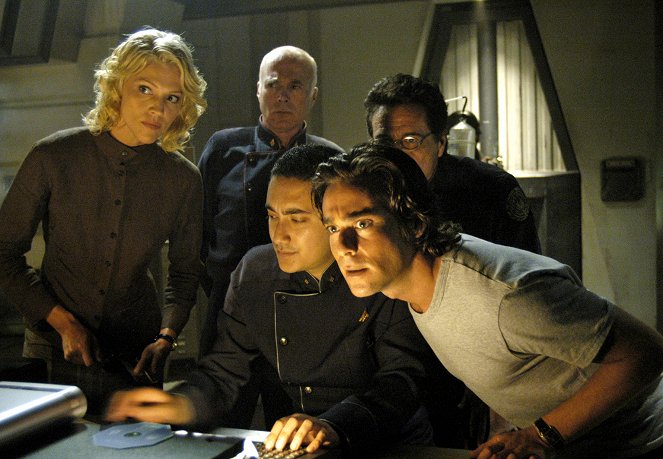 Battlestar Galactica - Season 1 - Six Degrees of Separation - Photos