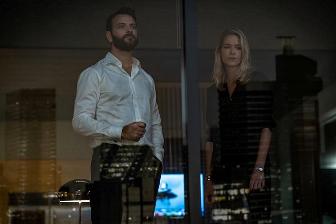 Devils - Season 1 - Episode 1 - Photos - Alessandro Borghi, Pia Mechler