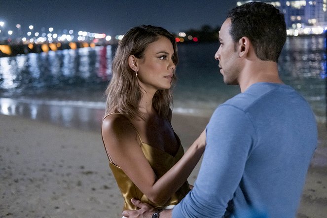 The Baker and the Beauty - Side Effects - Photos - Nathalie Kelley, Victor Rasuk