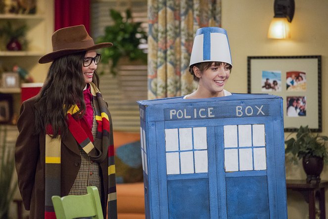 One Day at a Time - Season 2 - Locked Down - Photos - Isabella Gomez