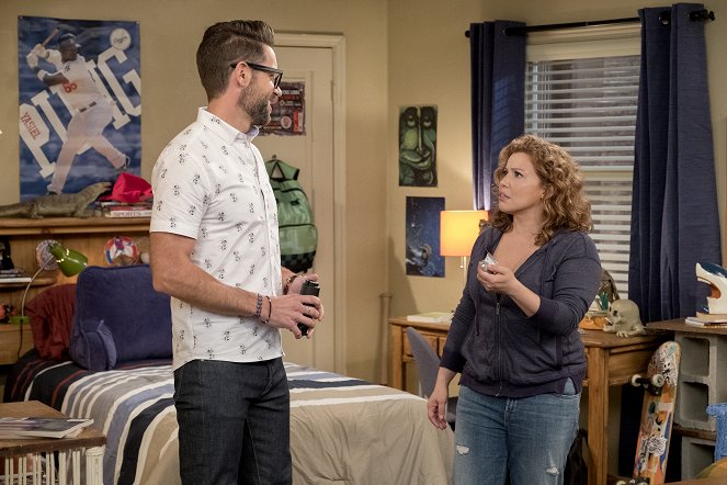 One Day at a Time - Hermanos - Filmfotos - Todd Grinnell, Justina Machado