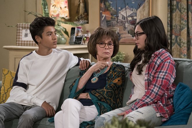 One Day at a Time - The First Time - Van film - Marcel Ruiz, Rita Moreno, Isabella Gomez