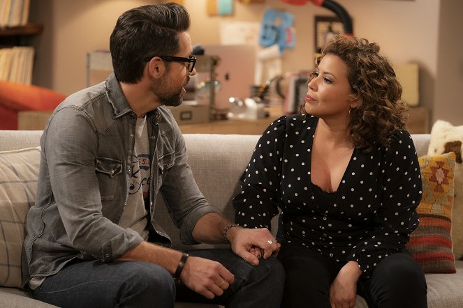One Day at a Time - Checking Boxes - Photos - Todd Grinnell, Justina Machado
