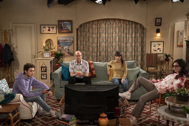 One Day at a Time - Season 4 - Checking Boxes - Filmfotos - Marcel Ruiz, Stephen Tobolowsky, Isabella Gomez