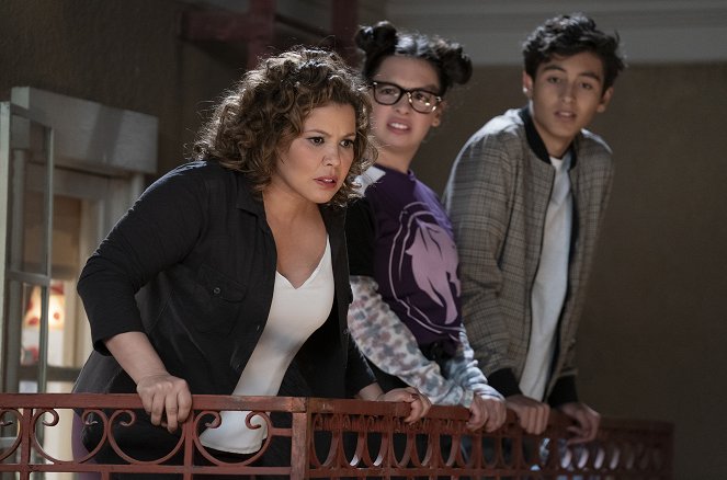 One Day at a Time - Season 4 - Penny Pinching - Photos - Justina Machado