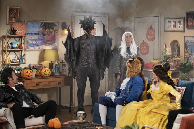 One Day at a Time - Season 4 - One Halloween at a Time - Z filmu - Ed Quinn, India de Beaufort