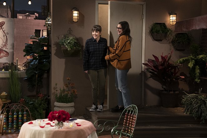 One Day at a Time - Season 4 - Supermoon - Filmfotos - Isabella Gomez
