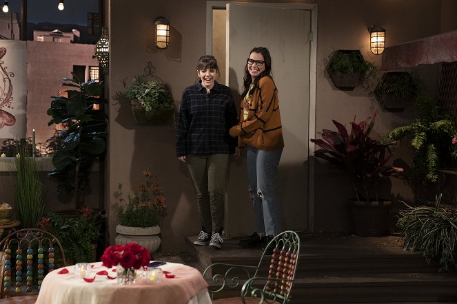 One Day at a Time - Season 4 - Supermoon - Filmfotos - Isabella Gomez