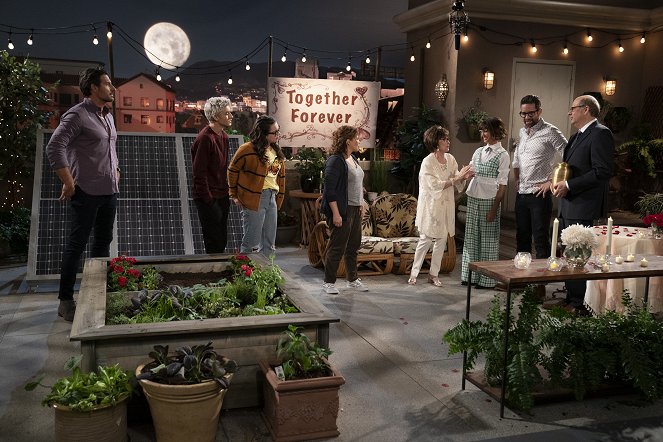 One Day at a Time - Supermoon - Z filmu - Ed Quinn, Marcel Ruiz, Isabella Gomez, Justina Machado, Rita Moreno, India de Beaufort, Todd Grinnell, Stephen Tobolowsky