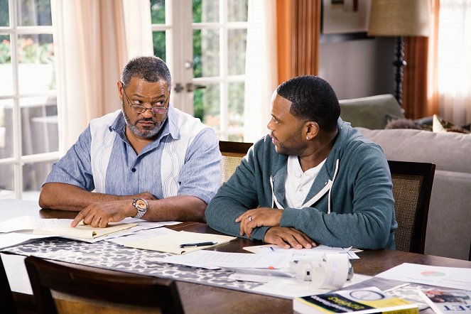 Black-ish - Season 2 - Keeping Up with the Johnsons - Photos - Laurence Fishburne, Anthony Anderson