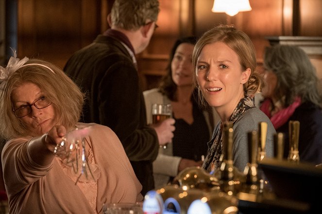 Quando Menos Esperas - Do filme - Jennifer Saunders, Beattie Edmondson