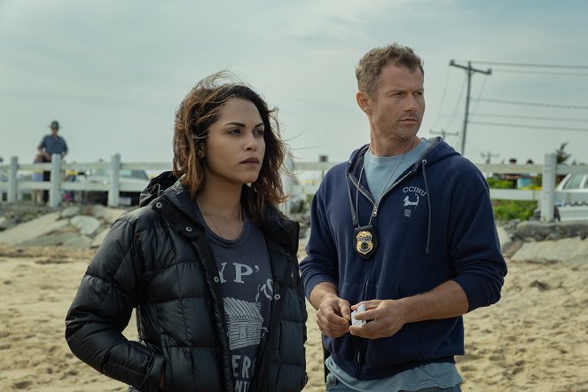 Hightown - Love You Like a Sister - Filmfotos - Monica Raymund, James Badge Dale