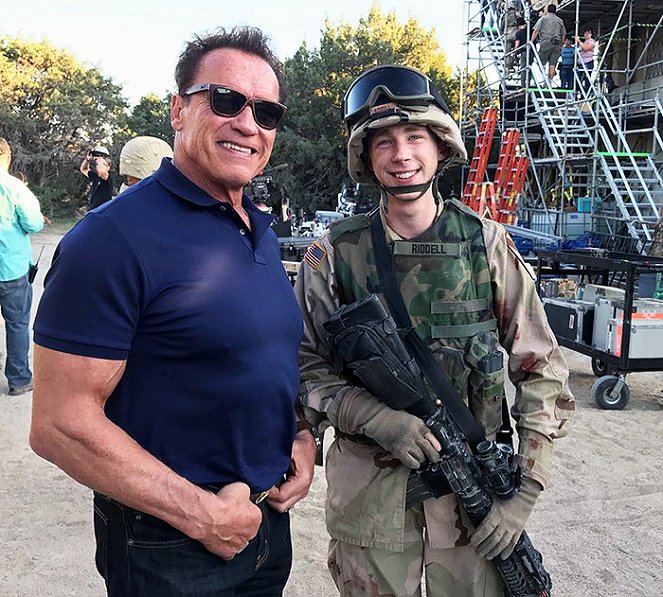 Dlouhá cesta domů - Z nakrúcania - Arnold Schwarzenegger, Joey Luthman