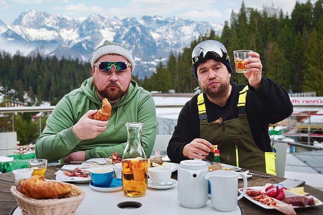 Burgerimies Euroopassa - Sveitsi: Juustossa löytyy! - Promóció fotók - Akseli Herlevi, Ossi Lahtinen