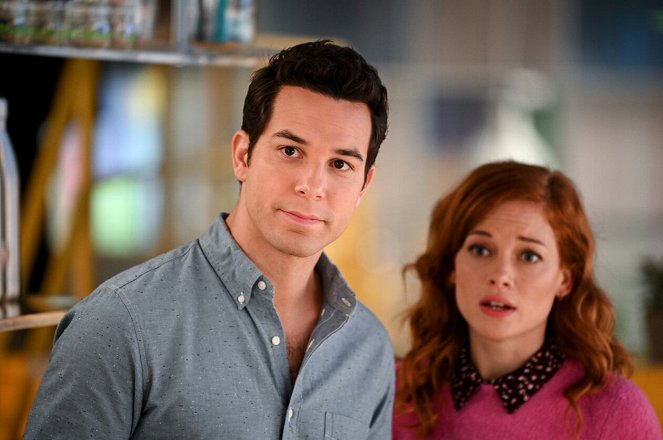 Zoey's Extraordinary Playlist - Season 1 - Zoey's Extraordinary Glitch - Photos - Skylar Astin