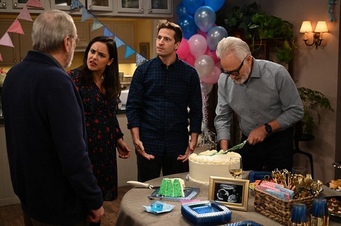 Brooklyn Nine-Nine - Season 7 - Admiral Peralta - Photos - Melissa Fumero, Andy Samberg, Bradley Whitford