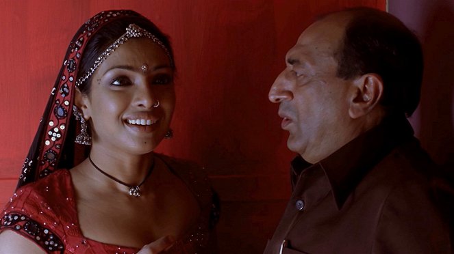 Pocta lásce - Z filmu - Priyanka Chopra Jonas, Tinnu Anand