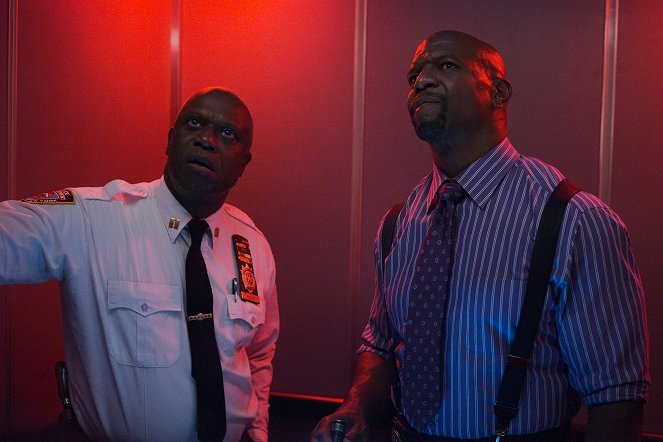 Brooklyn 9-9 - Lights Out - Z filmu - Andre Braugher, Terry Crews