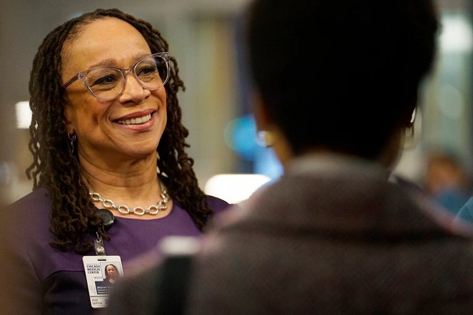 Chicago Med - Season 5 - Just a River in Egypt - Photos - S. Epatha Merkerson