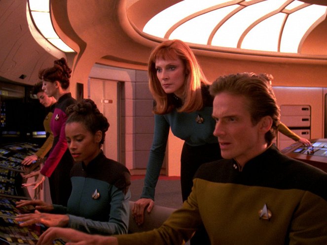 Star Trek: The Next Generation - Season 7 - Descent, Part II - Photos - Alex Datcher, Gates McFadden, James Horan