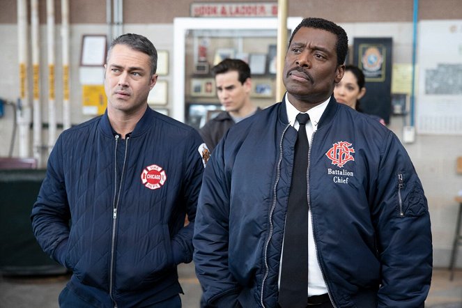 Chicago Fire - Light Things Up - Photos - Taylor Kinney, Eamonn Walker