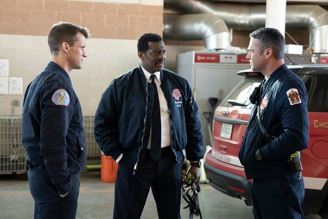 Chicago Fire - Původní zvon stanice 51 - Z filmu - Jesse Spencer, Taylor Kinney, Eamonn Walker
