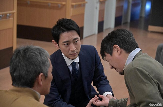 Bjóin no naošikata: Doctor Arihara no čósen - Episode 1 - Van film - Kotaro Koizumi