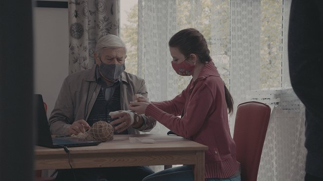 Láska v čase korony - Oslava - De la película - Zdeněk Maryška, Sára Korbelová
